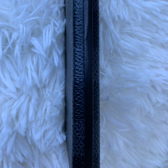 Authentic Louis Vuitton black & charcoal damier graphite iphone 4 hard case - Picture 9 of 12